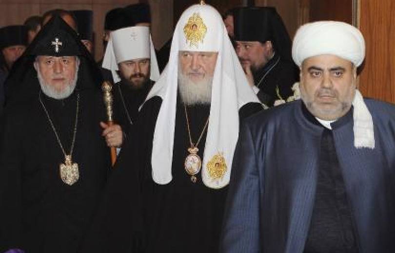 Ի՞նչ գործ ունի ՀՀ հոգևոր առաջնորդը Մոսկվայում. Ղարաբաղյան հակամարտությունը կրոնական չէ